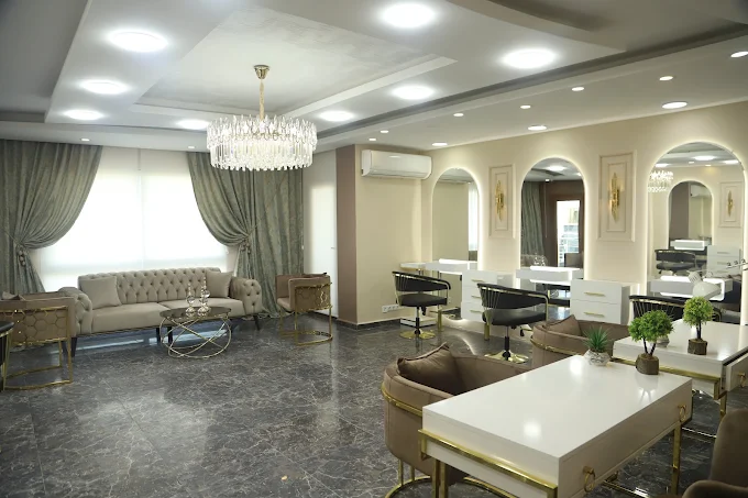 OZ&ME Kuaför Aliağa — salon girişi